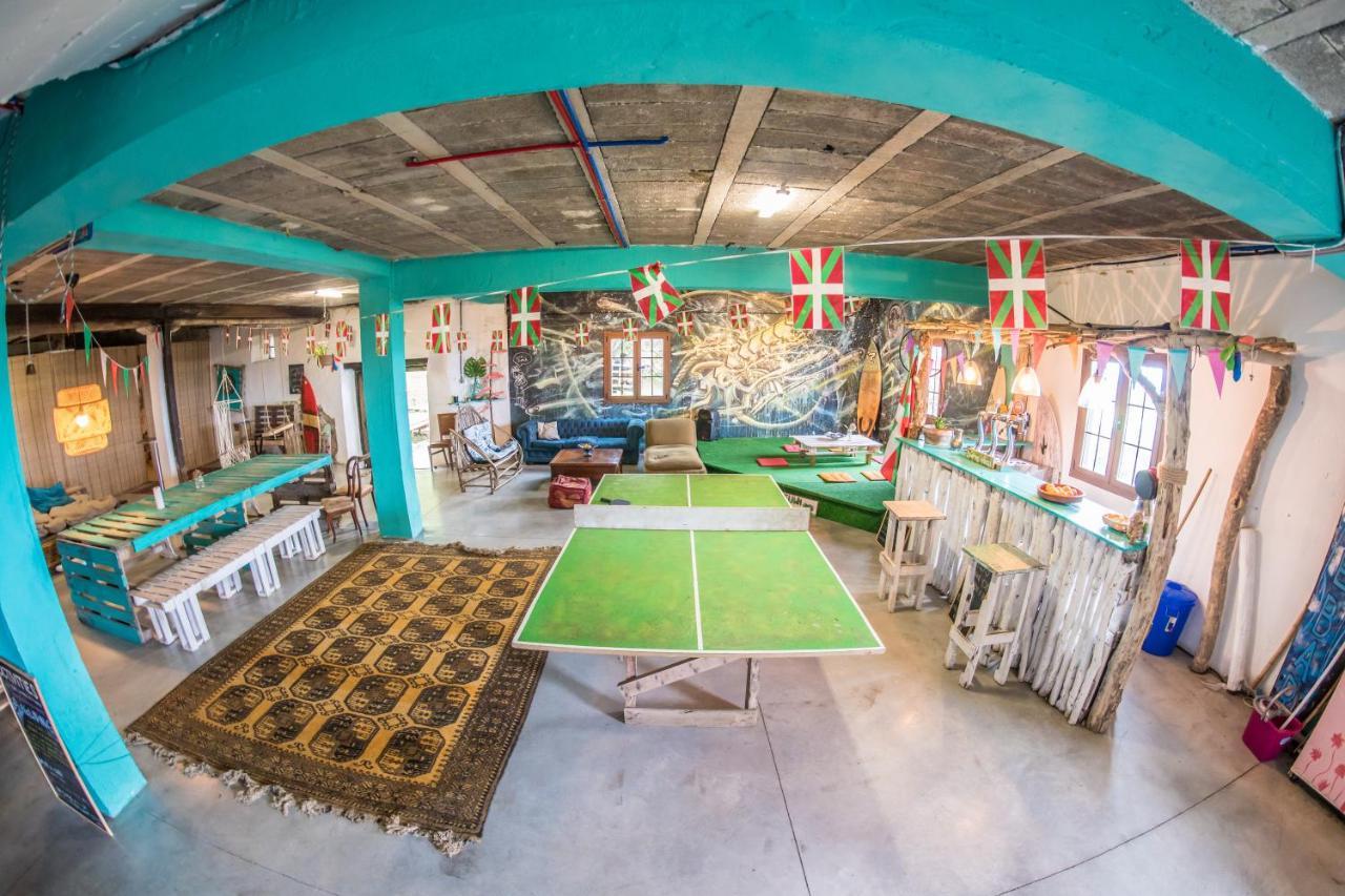 Surf Camp San Sebastian Partyhostel 아이아 외부 사진