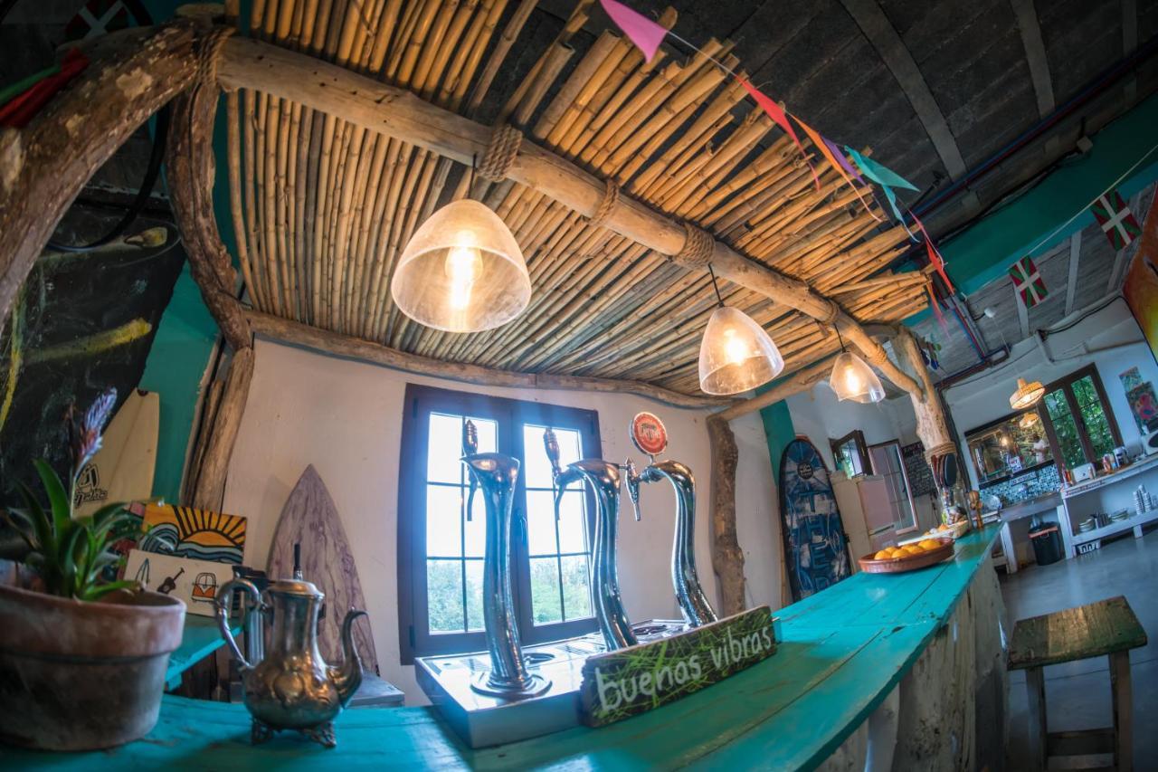 Surf Camp San Sebastian Partyhostel 아이아 외부 사진