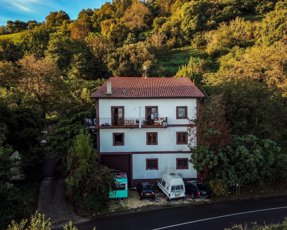 Surf Camp San Sebastian Partyhostel 아이아 외부 사진
